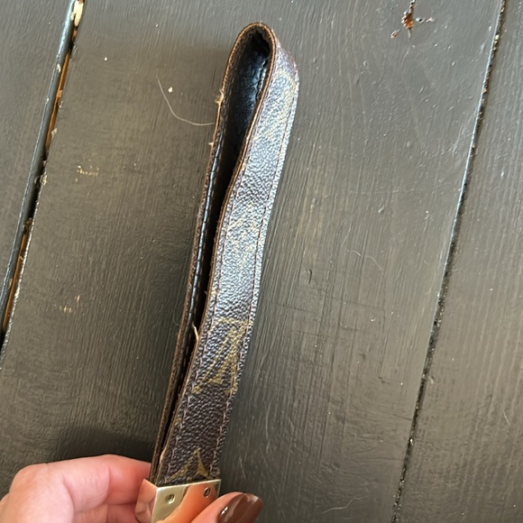 LV key Fob - Picture 6 of 7